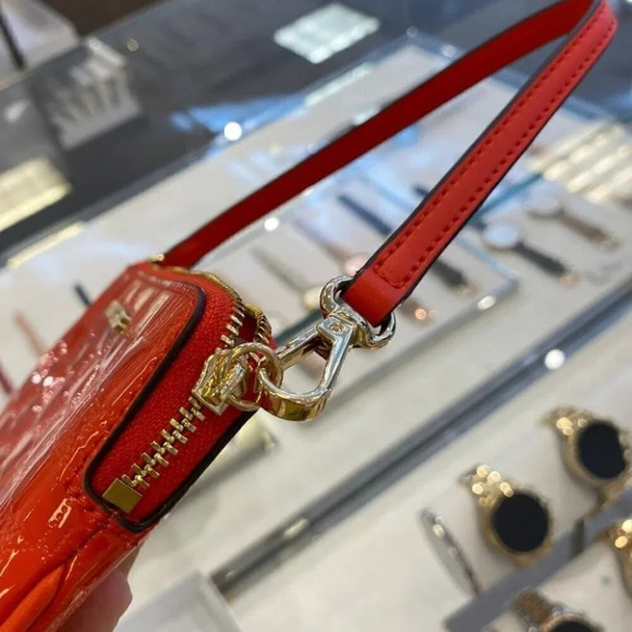 MK LG Gusset Wristlet Manda (to WM) - Picture 7 of 9